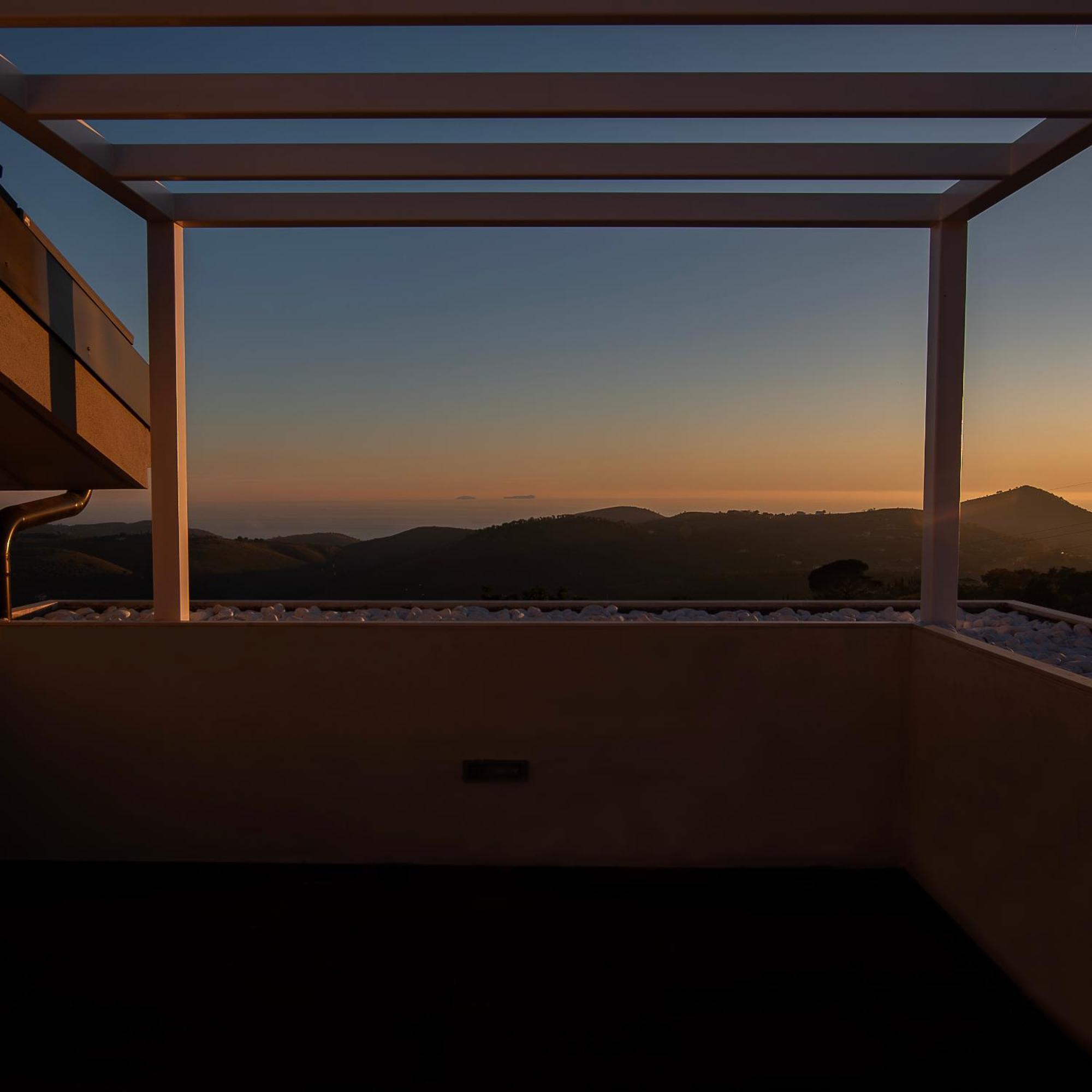 Vista Paradiso 1 *